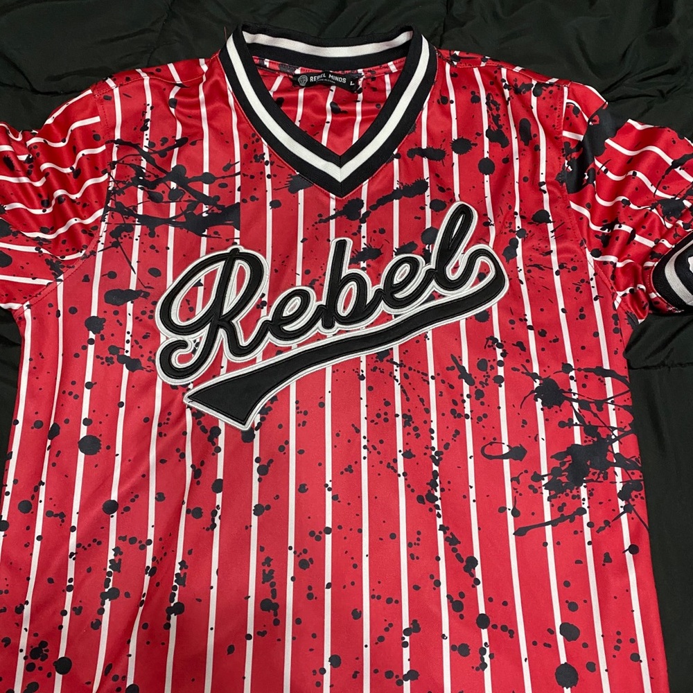 Men’s baseball jersey style shirt